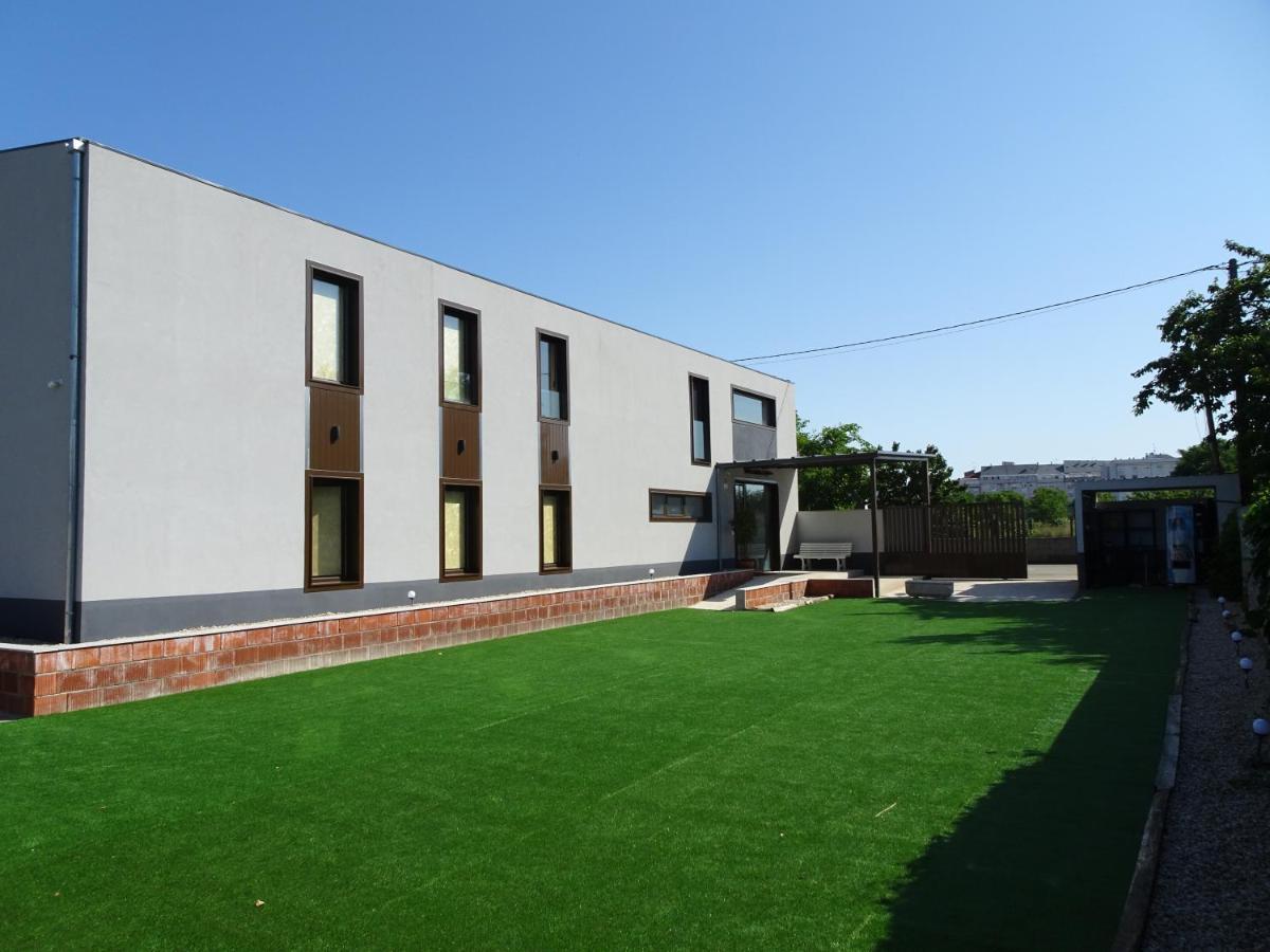Albergue Santiago 15 Monforte มงฟอร์เต เด เลมอส ภายนอก รูปภาพ