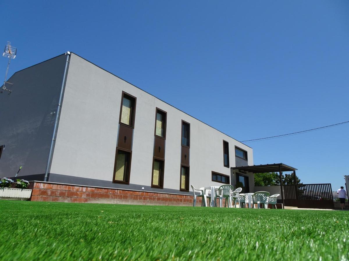 Albergue Santiago 15 Monforte มงฟอร์เต เด เลมอส ภายนอก รูปภาพ