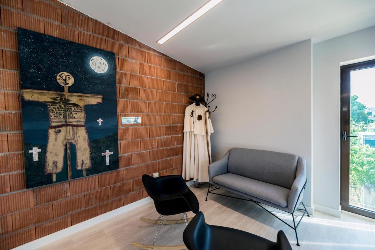 Albergue Santiago 15 Monforte มงฟอร์เต เด เลมอส ภายนอก รูปภาพ